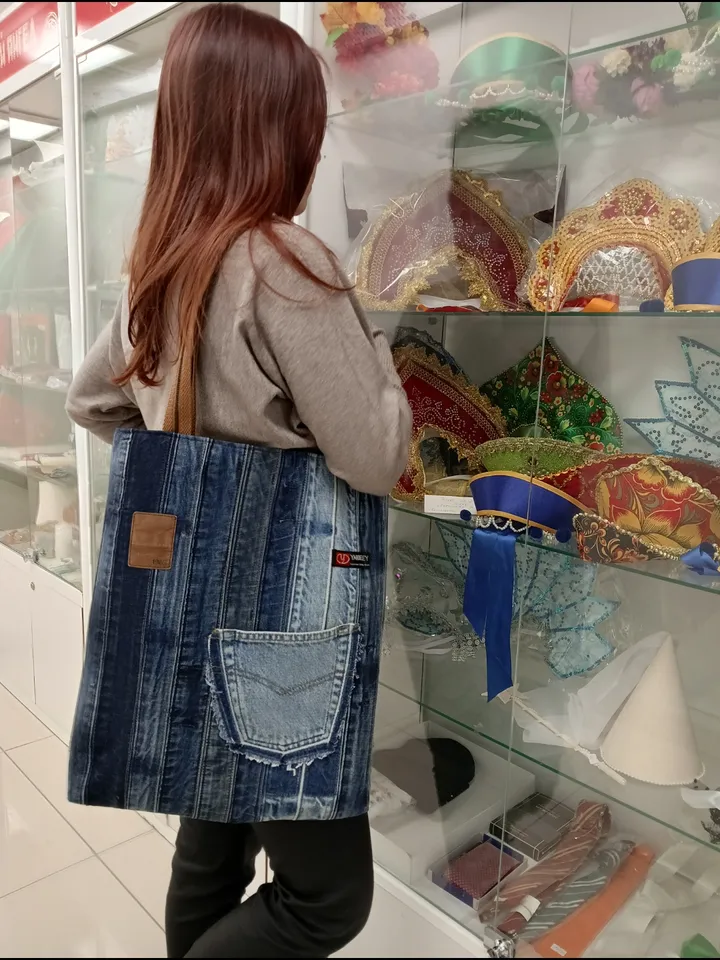 Large denim shopper, shopping bag, city bag, made from recycled jeans, with comfortable handles 60 cm long. Comfortable to wear on the shoulder. Bag with lining made of black synthetic fabric, 2 pockets and strong handles made of 2-color straps. The front