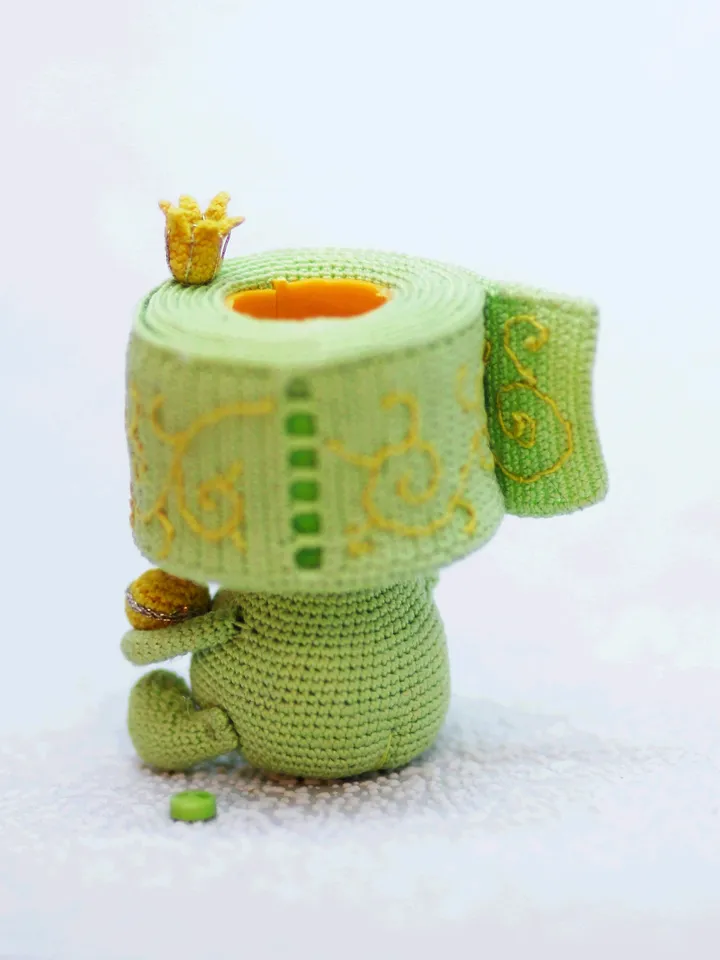 Toilet paper interior doll, Funny amigurumi quarantine gift, housewarming gift for bathroom decor, gag gift crochet toy