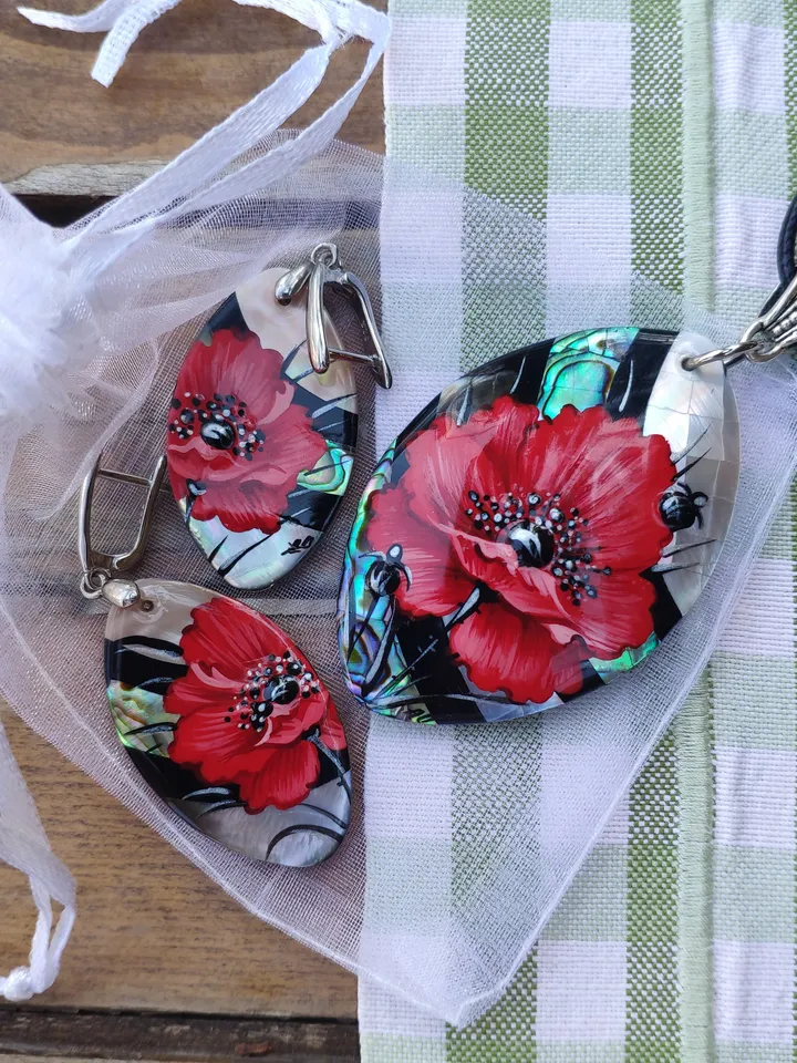 Handmade jewelry sets: Gorgeous Red Poppies on Stylish pearl pendant & earrings • Statement floral pendant with handmade jewelry earrings