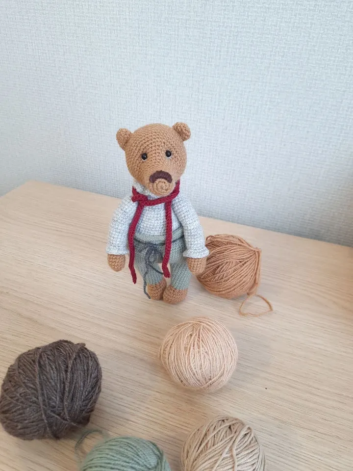 Amigurumi Teddy Bear ccrochet pattern. Vintage amigurumi teddy bear in clothes crochet pattern