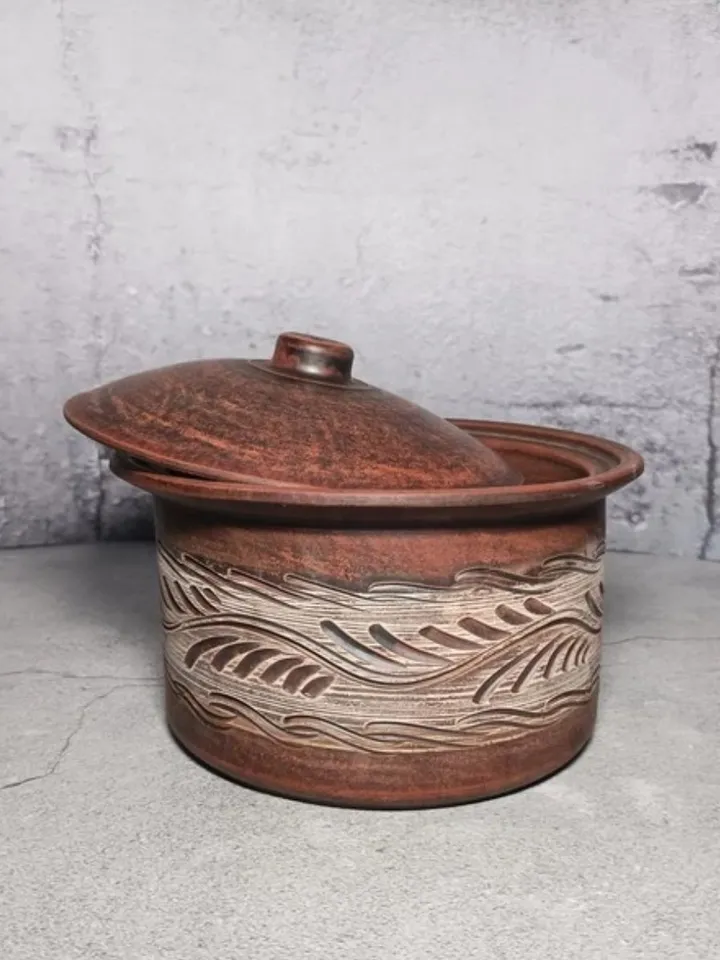 Ceramic Casserole of Red clay. Handmade pottery clay 59.83 fl.oz
