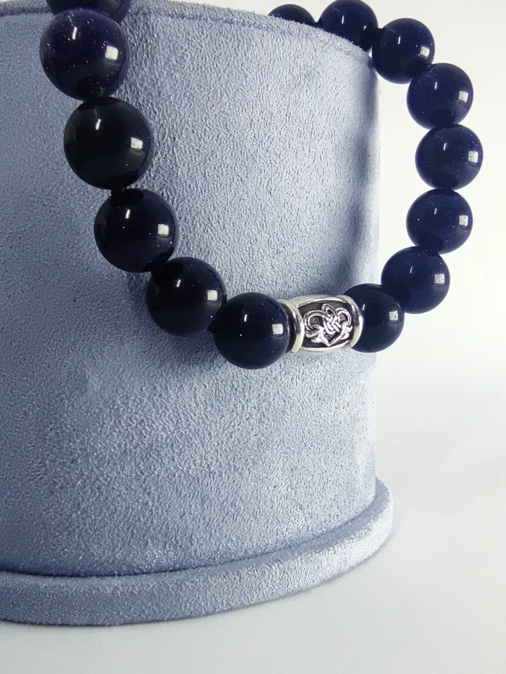 Bracelet made of natural beads, with a charm - a knot of happiness