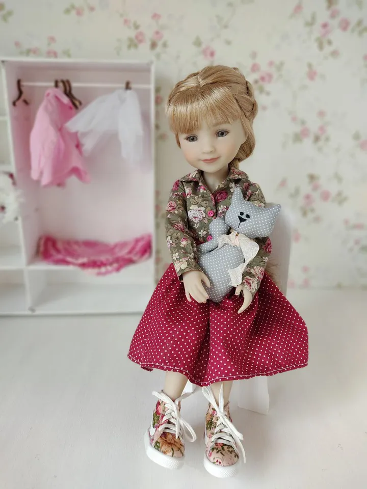 PDF sewing pattern for Ruby Red Fashion Friends dolls.