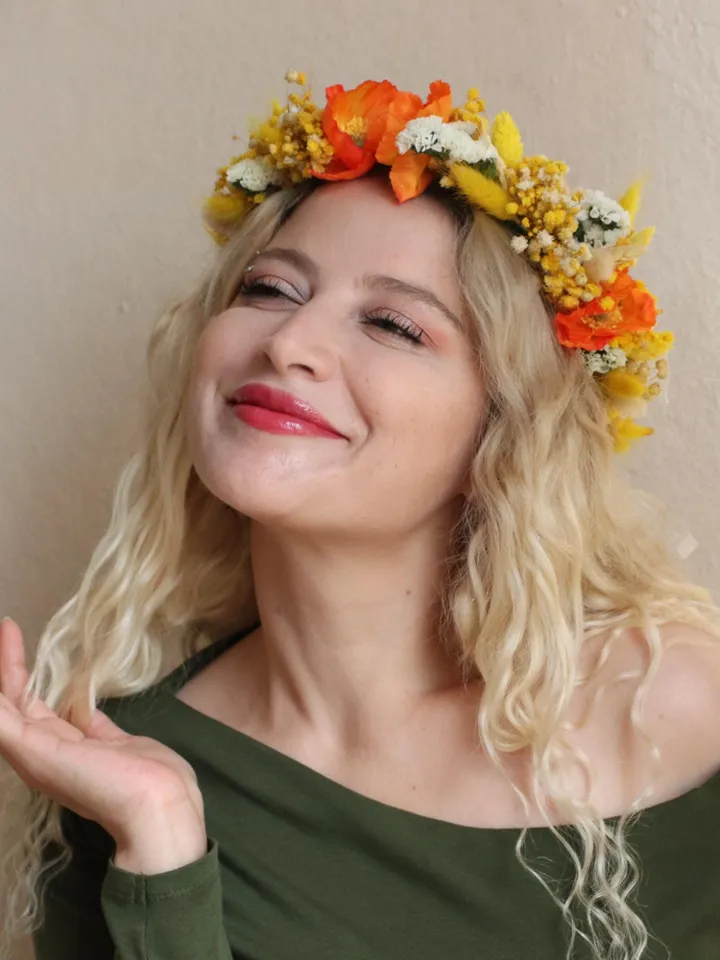 Dried natural flower crown, Rustic Poppy Flower and Herb Headpiece – Ideal for Special Occasions and Daily Wear