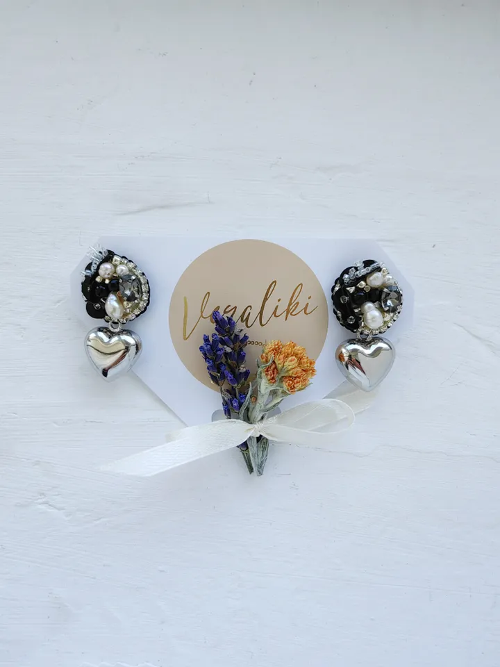 Handmade heart earrings. Embroidered Heart Shape Earrings,Silver and black beaded earrings