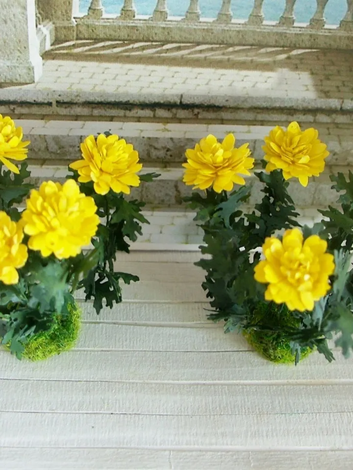 Flowers for the doll house.1:12 scale.