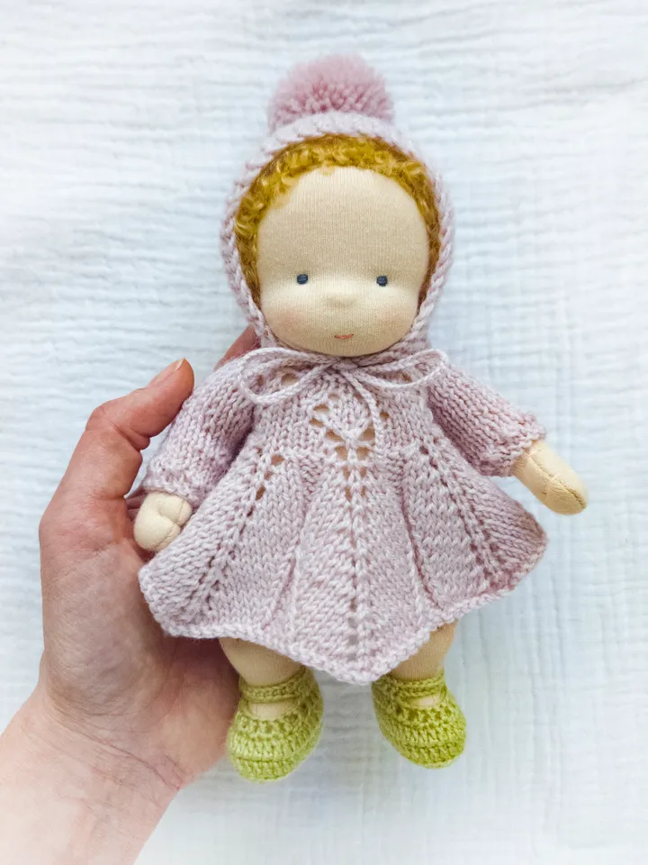 DIY Knitted clothes for a 7 inch (18 cm) Waldorf doll. Bundle of 16 PDF patterns and tutorials.