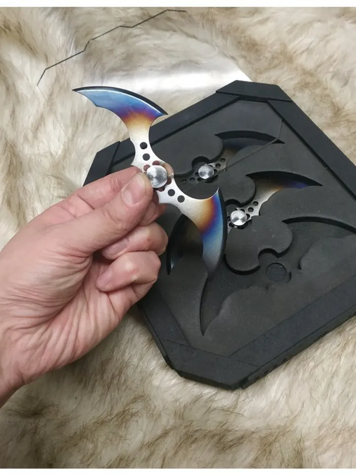 Batman cosplay - Batarang - a set of batarangs - made of steel - One unit is a 3