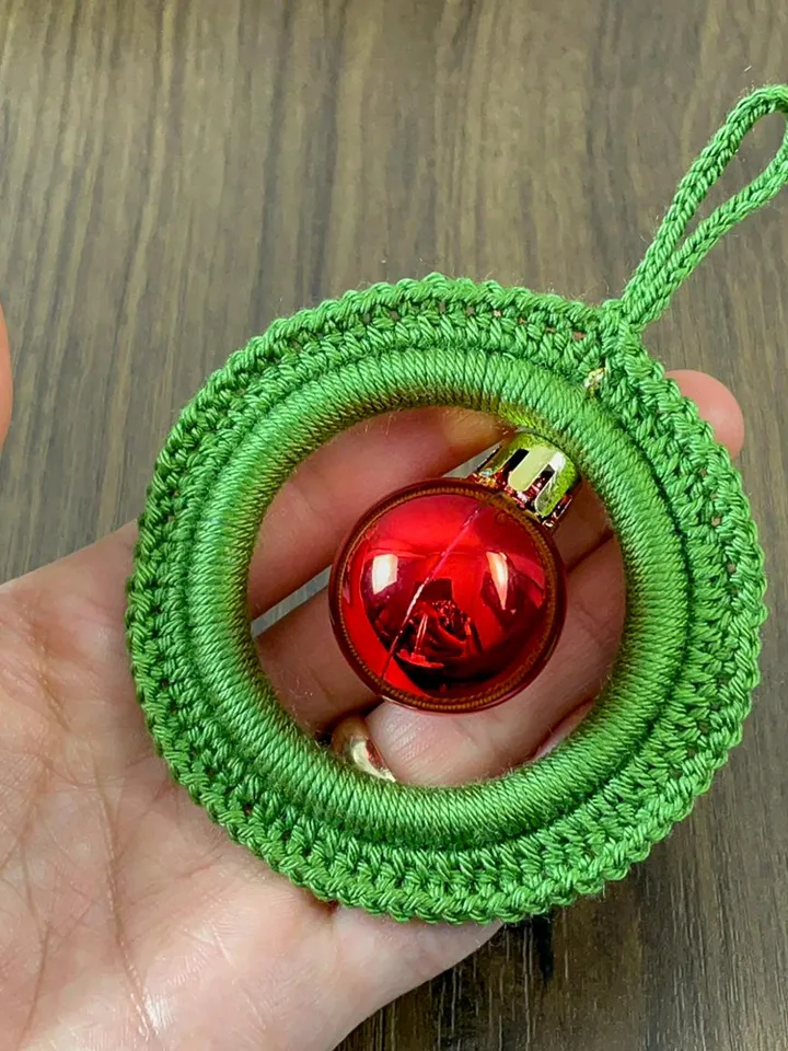 Handmade Wreath Crochet Pattern, Festive Ornament with Bauble PDF, DIY Christmas Décor for Beginners
