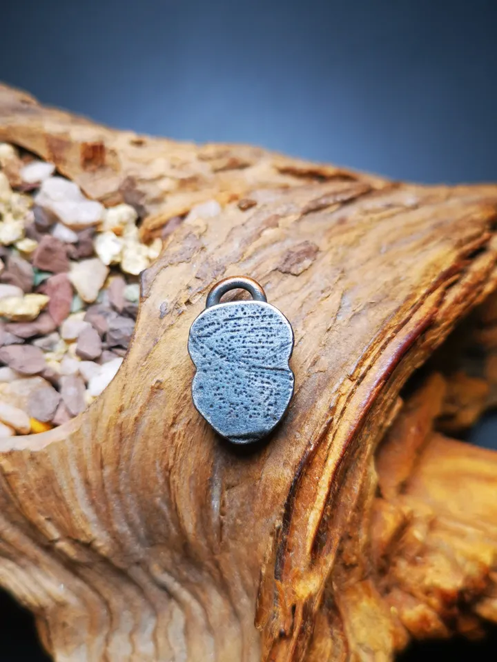 Gandhanra Handmade Buddhist Mala Counter Clip,Skull Sītavana Pendant for Prayer Beads,Cold Iron inlaid Copper, Turquoise, Agate