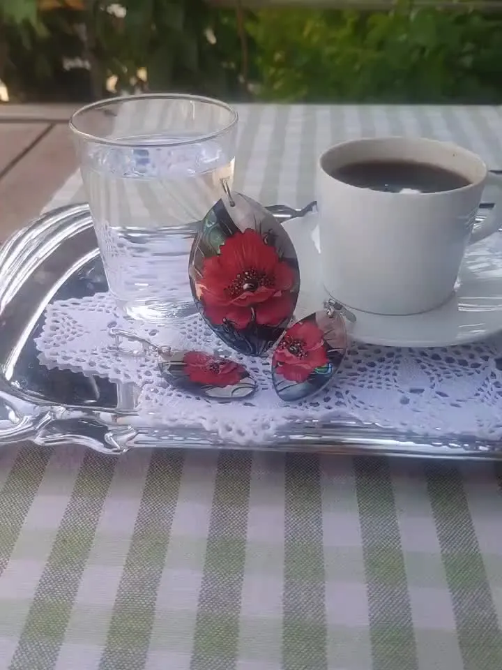 Handmade jewelry sets: Gorgeous Red Poppies on Stylish pearl pendant & earrings • Statement floral pendant with handmade jewelry earrings