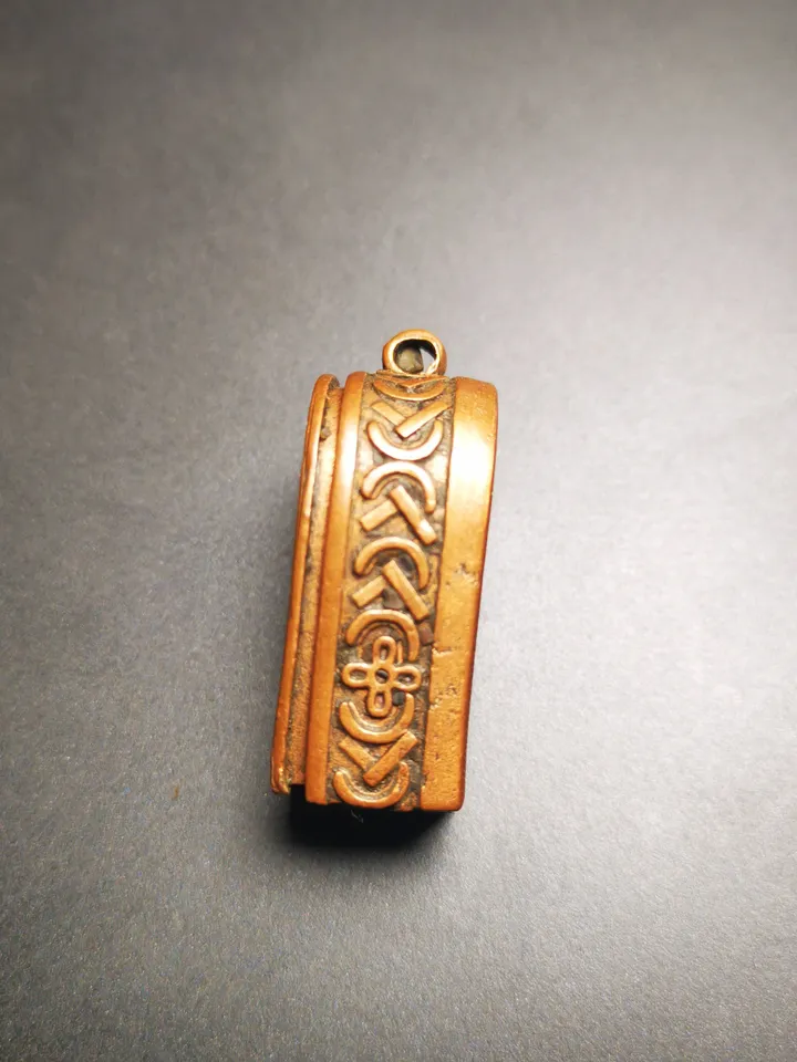 Gandhanra Antique Handmade Gau Ghau Shrine,Guru Rinpoche Gau Amulet, Mini Tibetan Buddhist Altar Amulet Pendant,Made of Red Copper