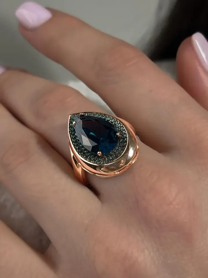 Ring silver 925, gold plated with London topaz and emeralds