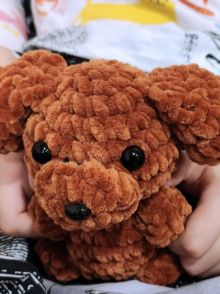 Charming Amigurumi Plush Dog Crochet Pattern in English, German, French and Spanish, heart crpchet pattern