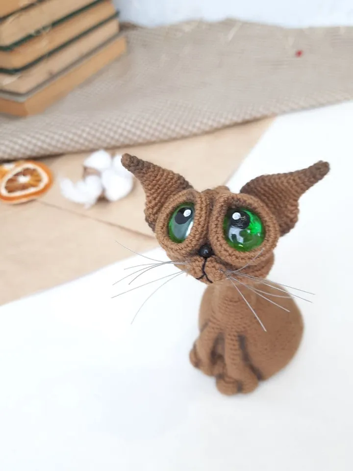 Crochet sculpture of a graceful brown cat with green eyes. Big-eyed cat as a gift for cat lovers.