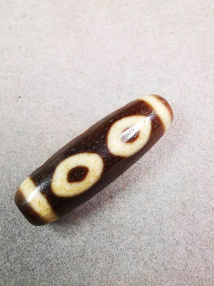 Gandhanra Tibetan 3 Eyed Dzi Bead,Tibetan Chung,Wealth Amulet,Small Size 36*11 mm