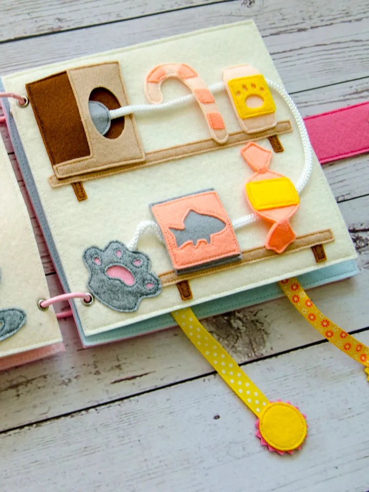 Quiet book page PDF, SVG Pattern and Tutorial Mouse on the shelf