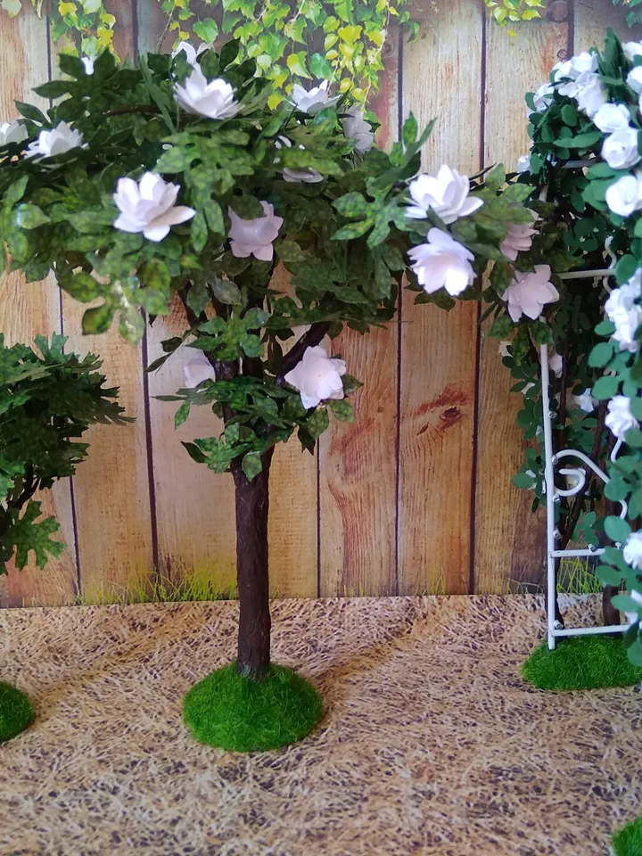 Tree for the puppet garden.1:12 scale.