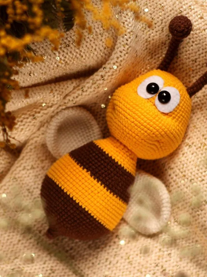 Crochet pattern Bee, Amigurumi pattern bee keychain, Crochet bumble bee pattern, Crochet animals amigurumi pattern, Bee ornament pattern