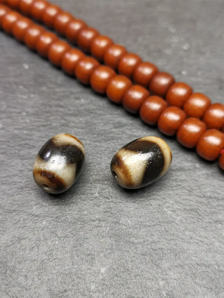 Gandhanra TibetanTiger Tooth Dzi Bead Accessories,Dzi Spacer Beads,Marker Beads for Mala Necklace,0.66" × 0.51"