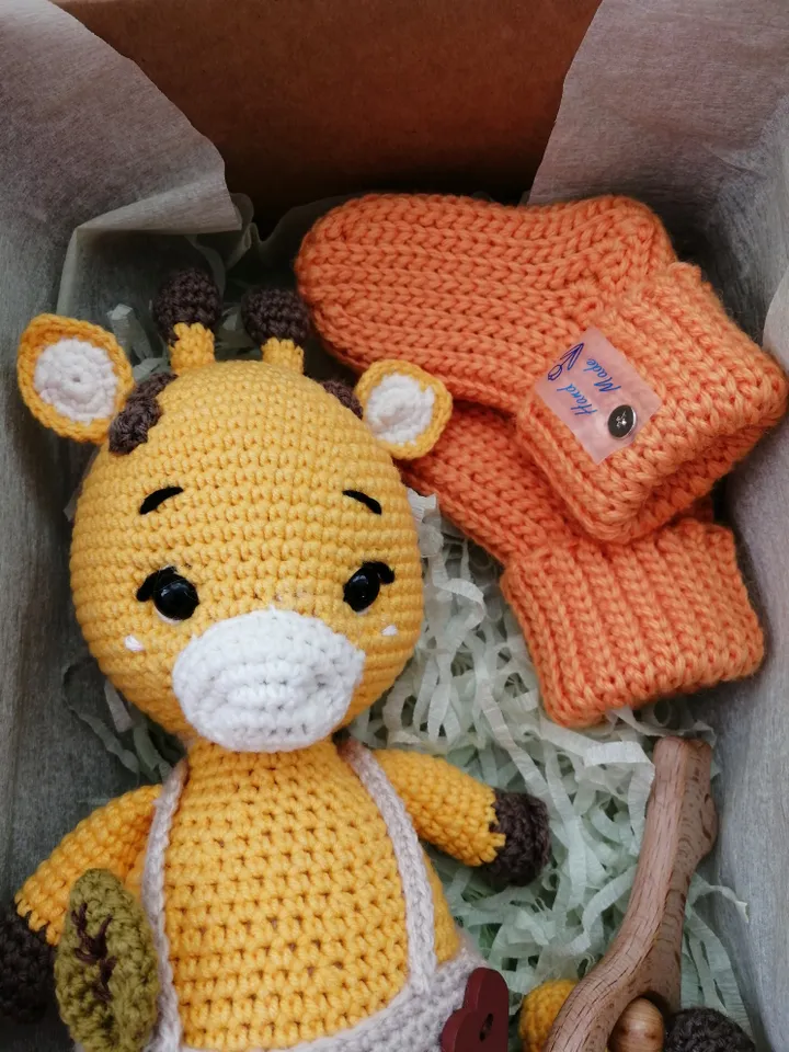 Baby box, stuffed giraffe toy, rodent giraffe