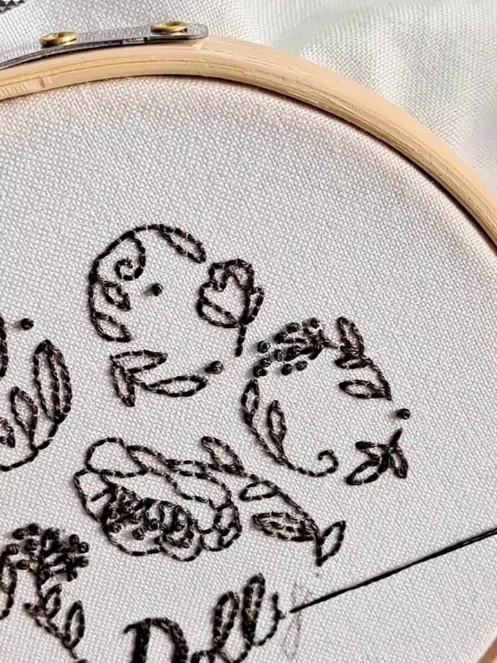 Personalized Pet Paw Embroidery Pattern Custom Dog Cat Name Design Step-by-Step Beginner Friendly PDF Tutorial DIY Unique Hoop Art