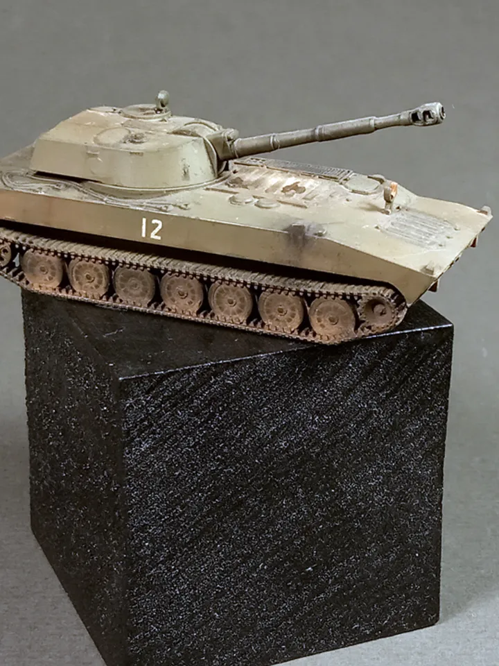 Built model Self-Propelled Hovitzer Gvozdika, 1/100 scale w/stand