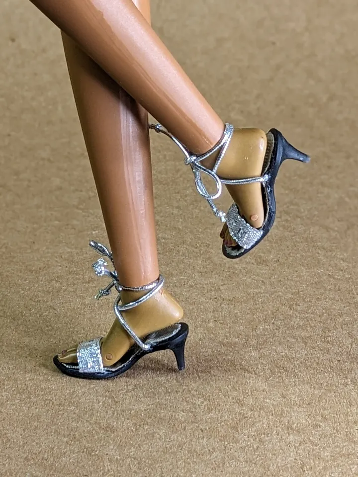 Handmade silver sandals with elastic lace for 16-inch Integrity Dolls (FR16)