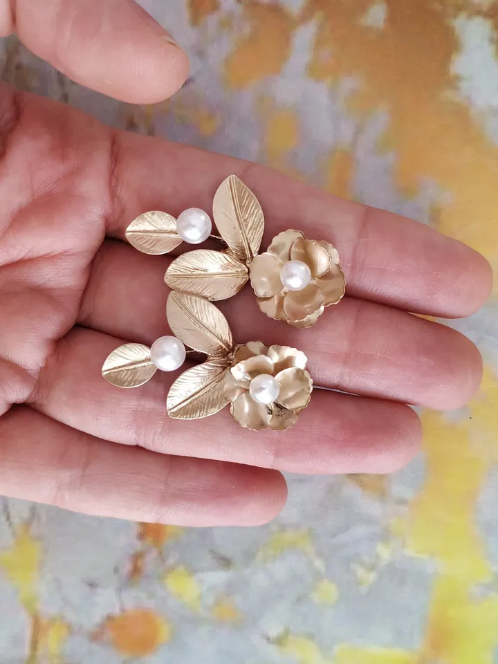 Floral Boho Wedding Earrings Boho Bridal Earrings Floral Wedding Earrings Pearl Wedding Earrings Leaf Bridal Earrings Gold Wedding Earrings
