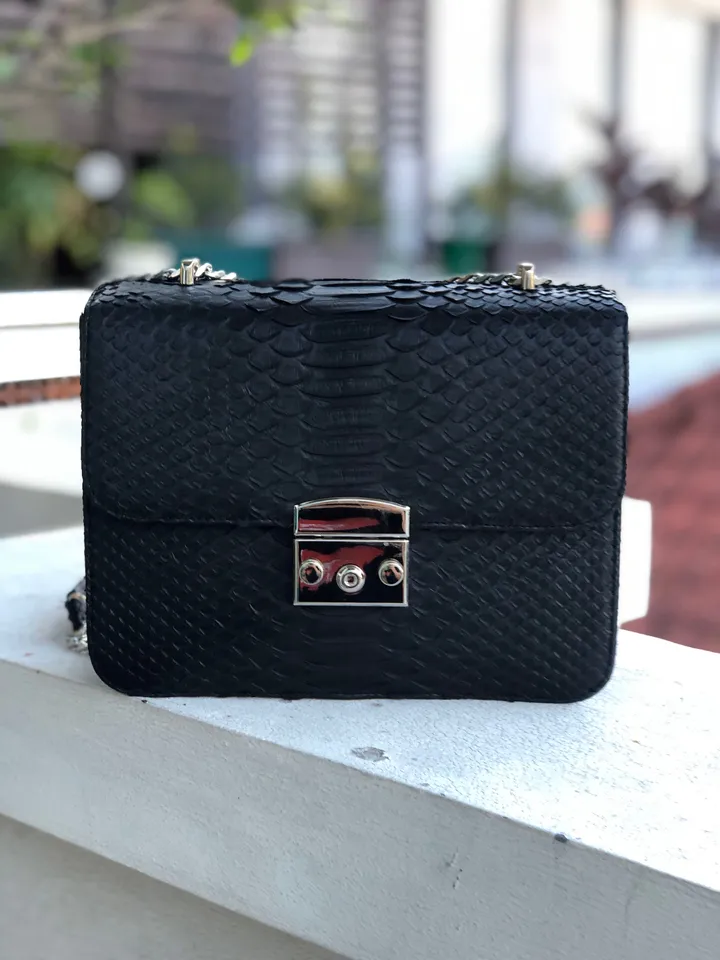 Black chain crossbody classy woman bag | Elegant crossbody purse | Exotic leather bag | Black Pythonskin bag | Chain handle designer Bag