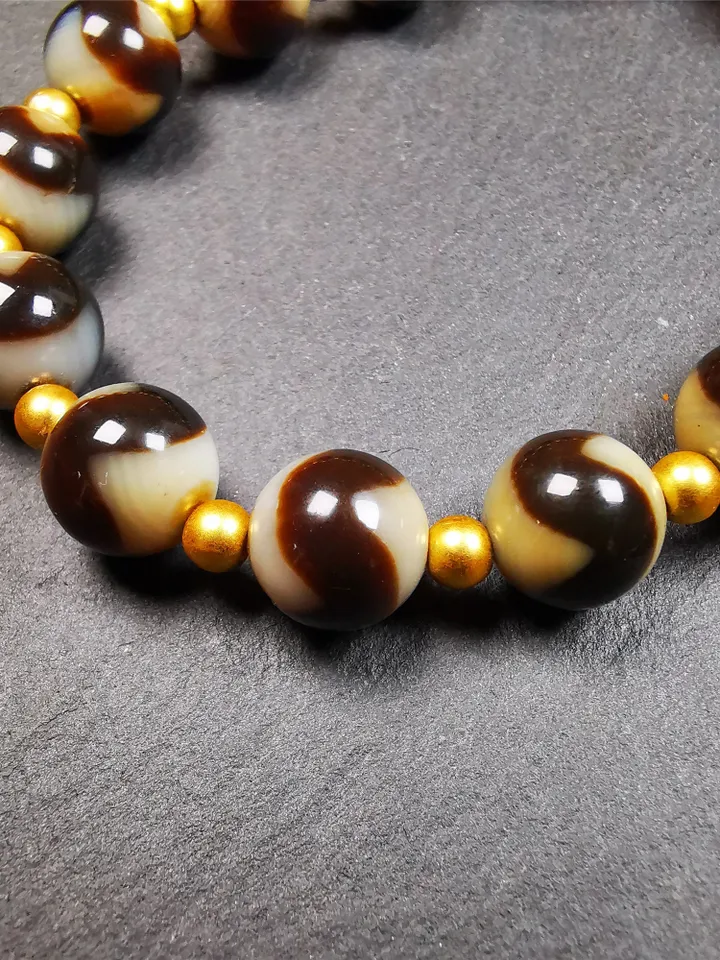 Gandhanra Tibetan Tiger Tooth Dzi Bead Bracelet Mala, 15 Beads,8.6&quot;