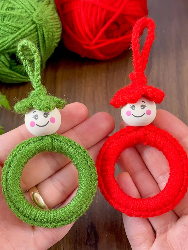 Crochet Christmas Elf Wreath Pattern, DIY Red Ornament PDF, Handmade Holiday Décor Tutorial, Beginner Festive Craft Project