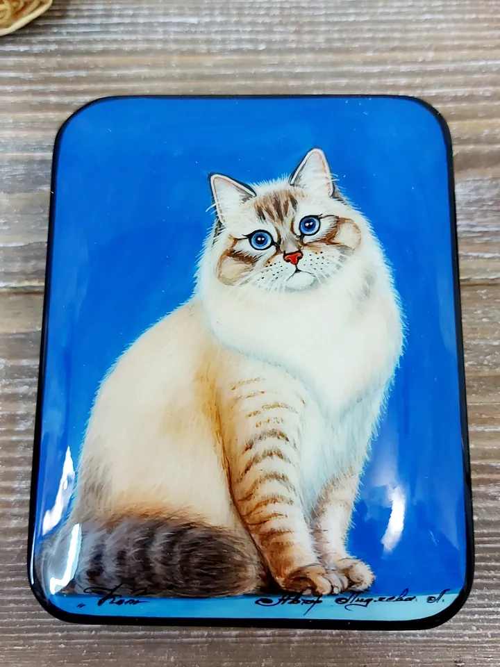 Beautiful Russian Lacquer Box"Fluffy cat" Hand painted miniature painting jewelry box Mother of pearl Papier mache Art gift Fedoskino