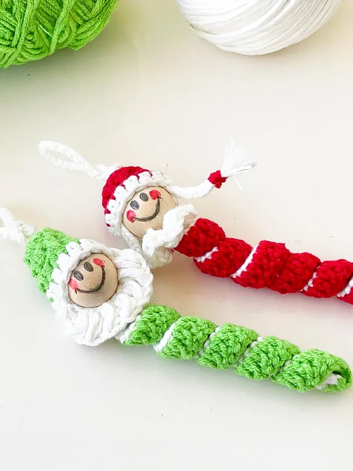 Crochet Santa Caterpillar, Digital Holiday Crochet Pattern for Decor, Adorable Christmas DIY Ornament Gift for Beginners
