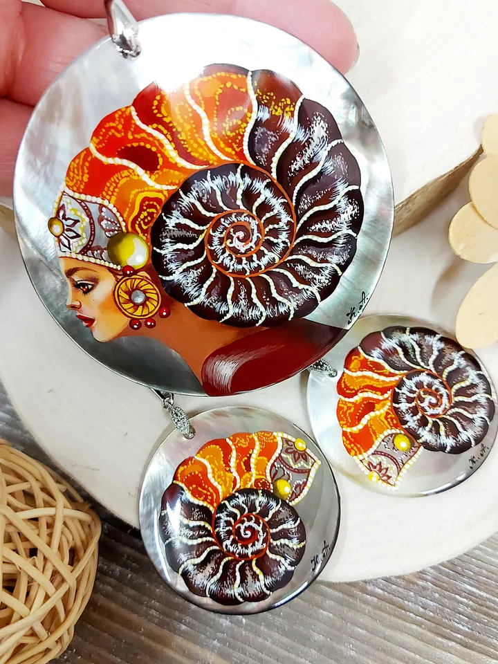 Handmade jewelry set: Queen Ammonite the Ocean mistress on pearl necklace and bohemian earrings. Painted lacquer shell for fantasy lover