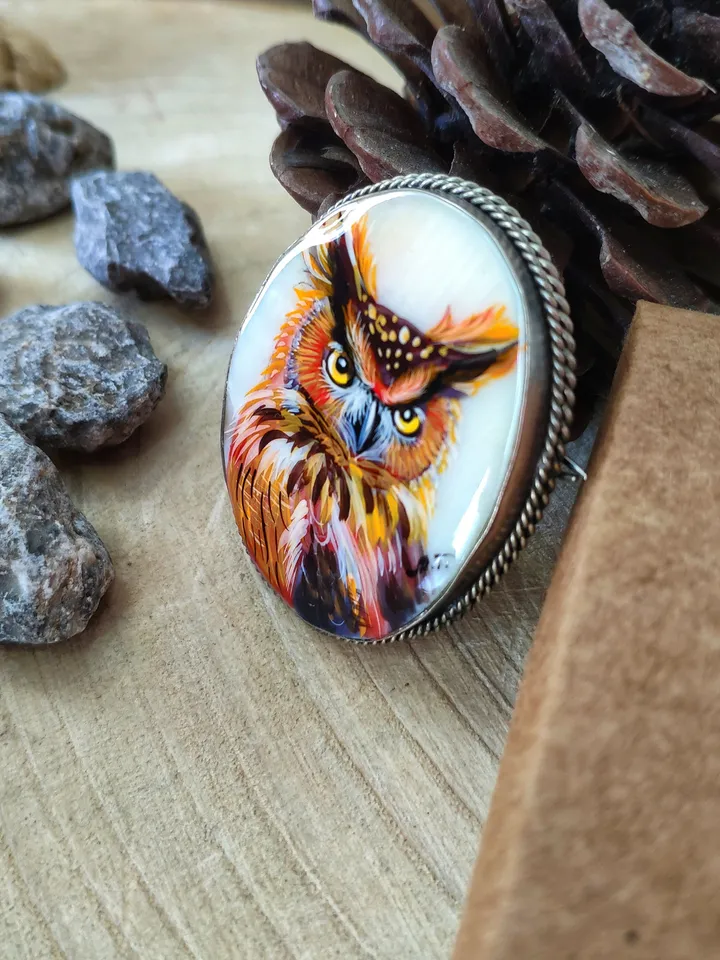 Brooches for women: Wisdom owl on pearl brooch • Gift for teacher • elegant bird brooch • handmade wizard jewelry • gorgeous pin for dress