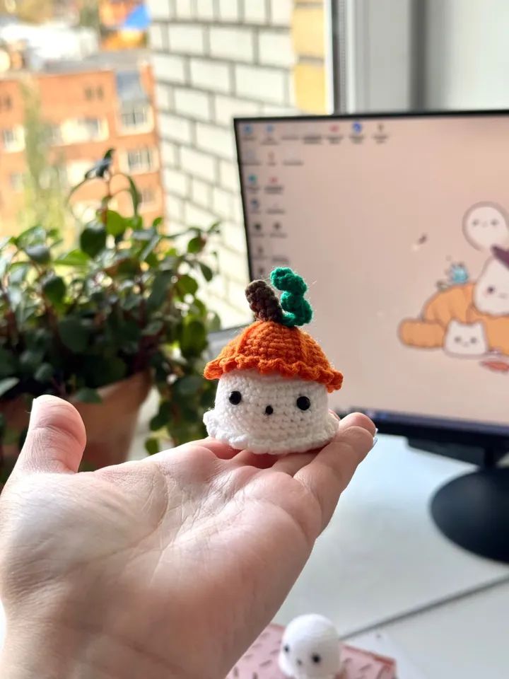 4 in 1 Crochet Pattern little ghosts in hats, LOW SEW, set hats, halloween crochet, pumpkin, no sew
