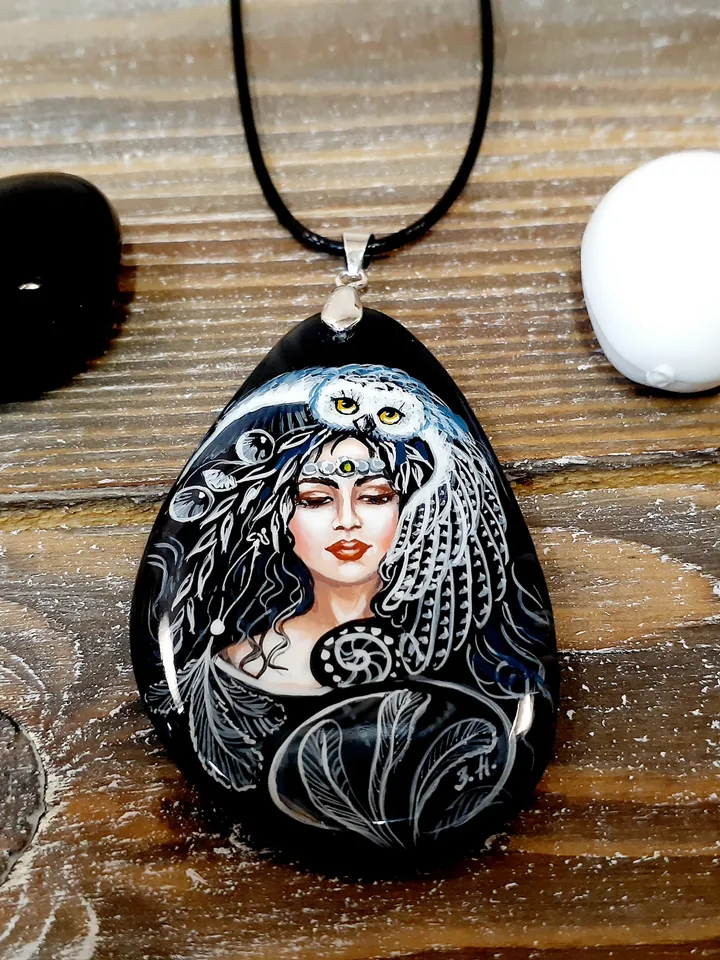 Wonderful Russian Painted agate pendant" Forest Fairy "miniature hand-painted Russian necklace Fine art jewelry Fedoskino Collectible