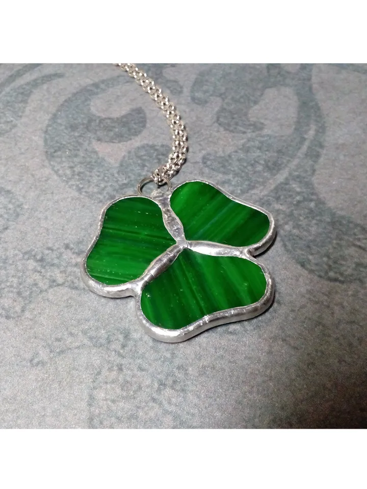 Trefoil, st patricksday, Shamrock leaf, Irish pendant, lucky shamrock, Clover leaf necklace, St Patrick's day plant
