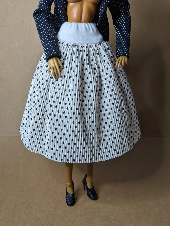 Handmade classic suit (jacket & skirt) for 16-inch Fashion Royalty dolls - FR16