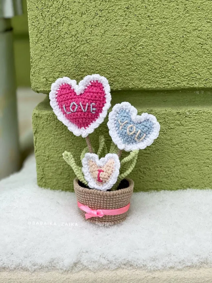PDF Heart Plant Crochet Pattern, Amigurumi Flowers-hearts Pattern Small Toy Pattern Plant Pattern heart decor pattern Valentine's Day gift