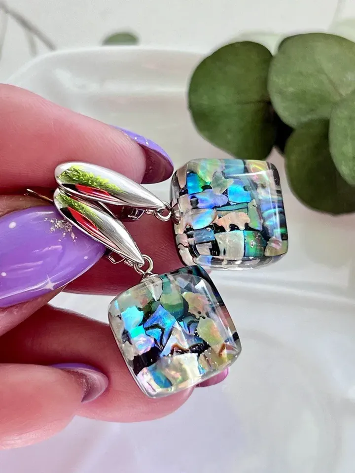 Earrings with mother-of-pearl tridacna square made of epoxy resin for women, handmade