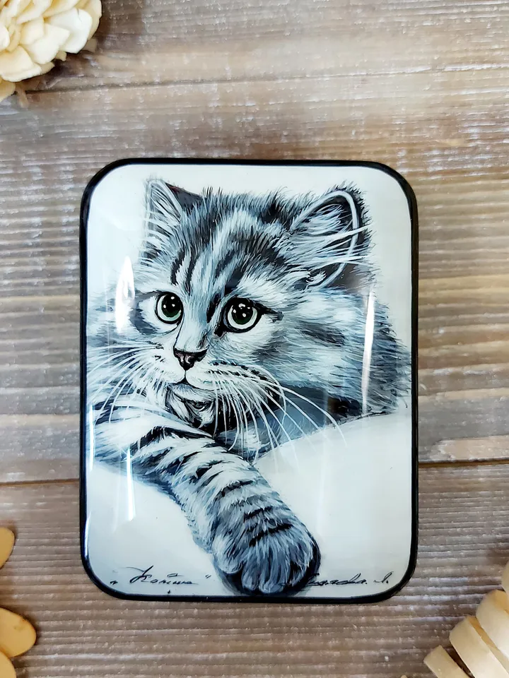 Beautiful Russian Lacquer Box "Cat" Hand painted miniature painting jewelry box Mother of pearl Papier mache Art gift Fedoskino