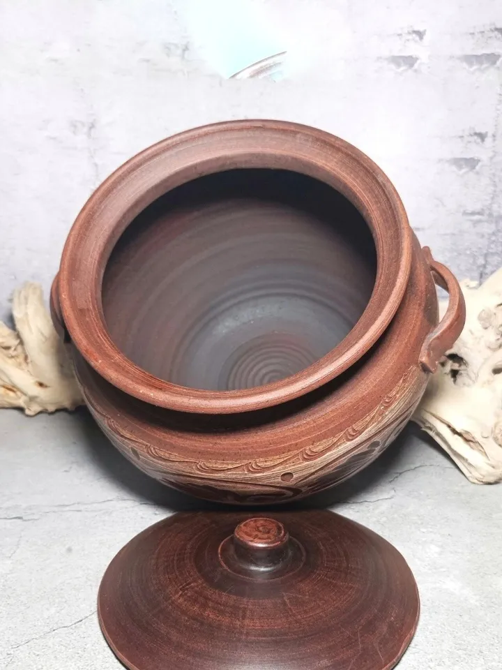 Ceramic casserole 169.07 fl.oz  Handmade with handles and lid, carved pattern