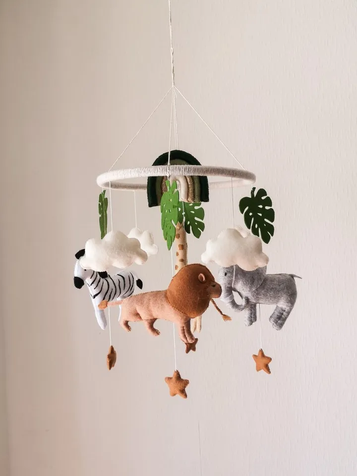 Felt Jungle nursery mobile, baby animal mobile, jungle theme nursery