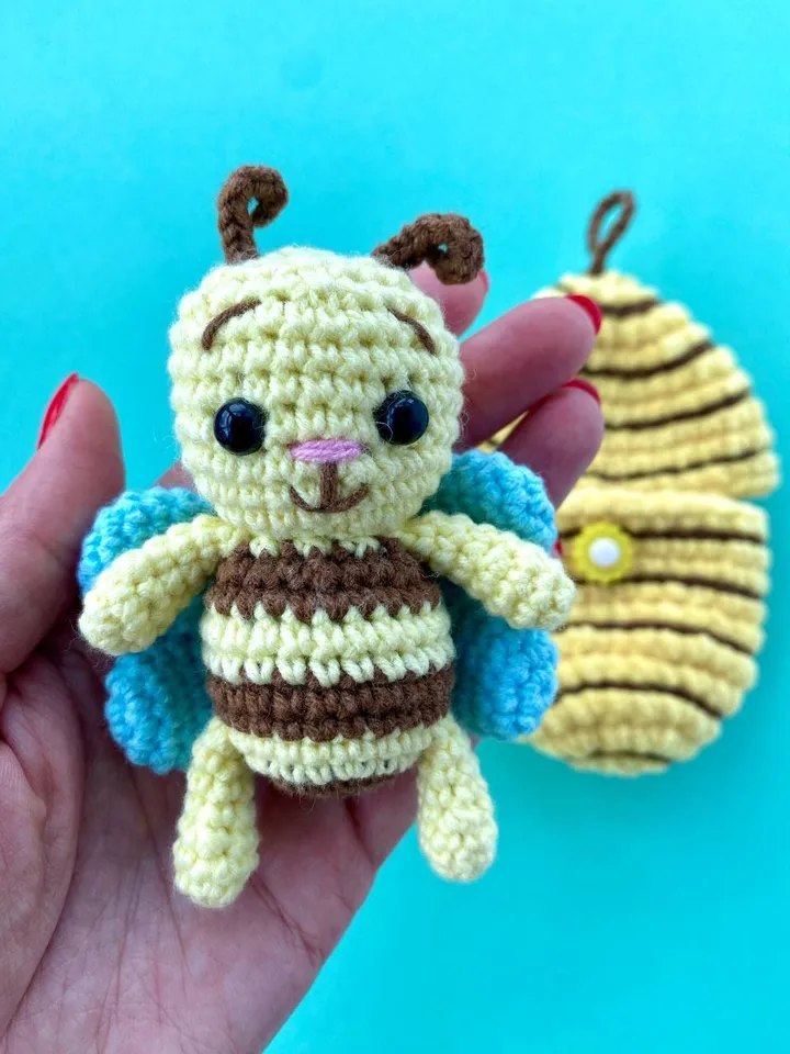 Crochet pattern bee in beehive - Amigurumi bumble bee easter- English Pdf - Easter gift - Insect pattern