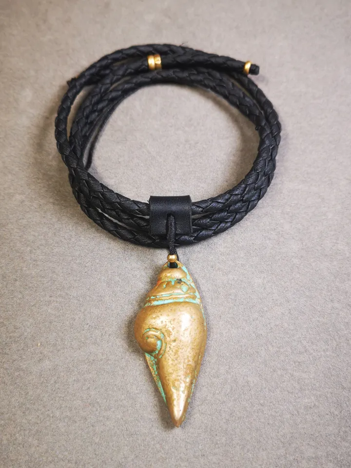 Gandhanra Handmade Small Shankha(Divine Conch) Badge,Tibetan Buddhist Protective Amulet Pendant,Made of Lima Brass