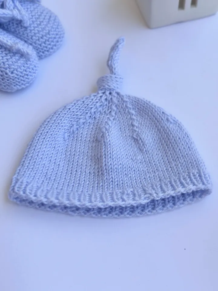 PDF Baby Hat with Knot Seamless Knitting Pattern – Comfort for Your Newborn with video ENG