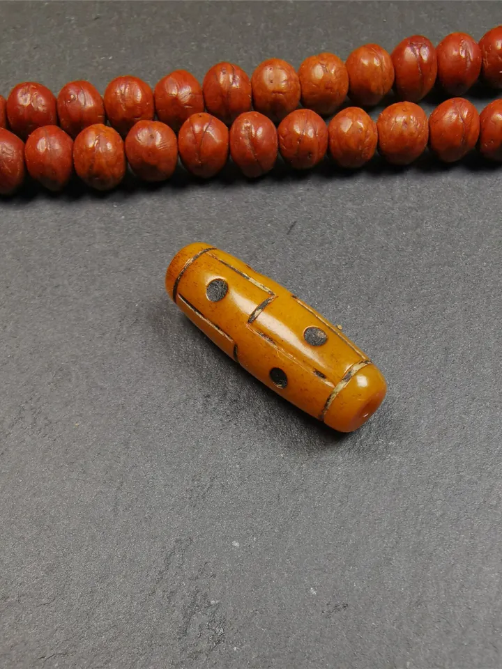 Gandhanra Unique Tibetan Yak Bone Carved 8 Eyes Dzi Bead,1.18&quot; x 0.4&quot;