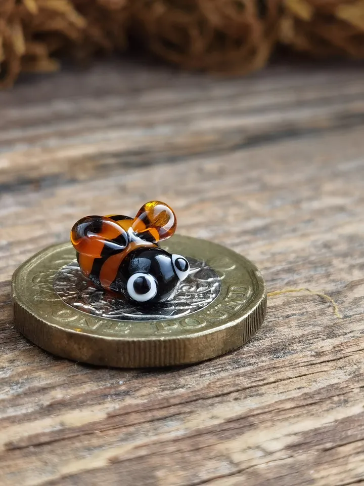 Queen Bee figurine Miniature Bee gifts Honey bee decor Bumble bee gift Terrarium figurines Tiny glass animals Micro bee Small bee Glass bee